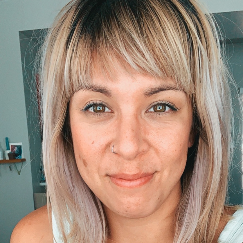 Meet your Posher, Adora